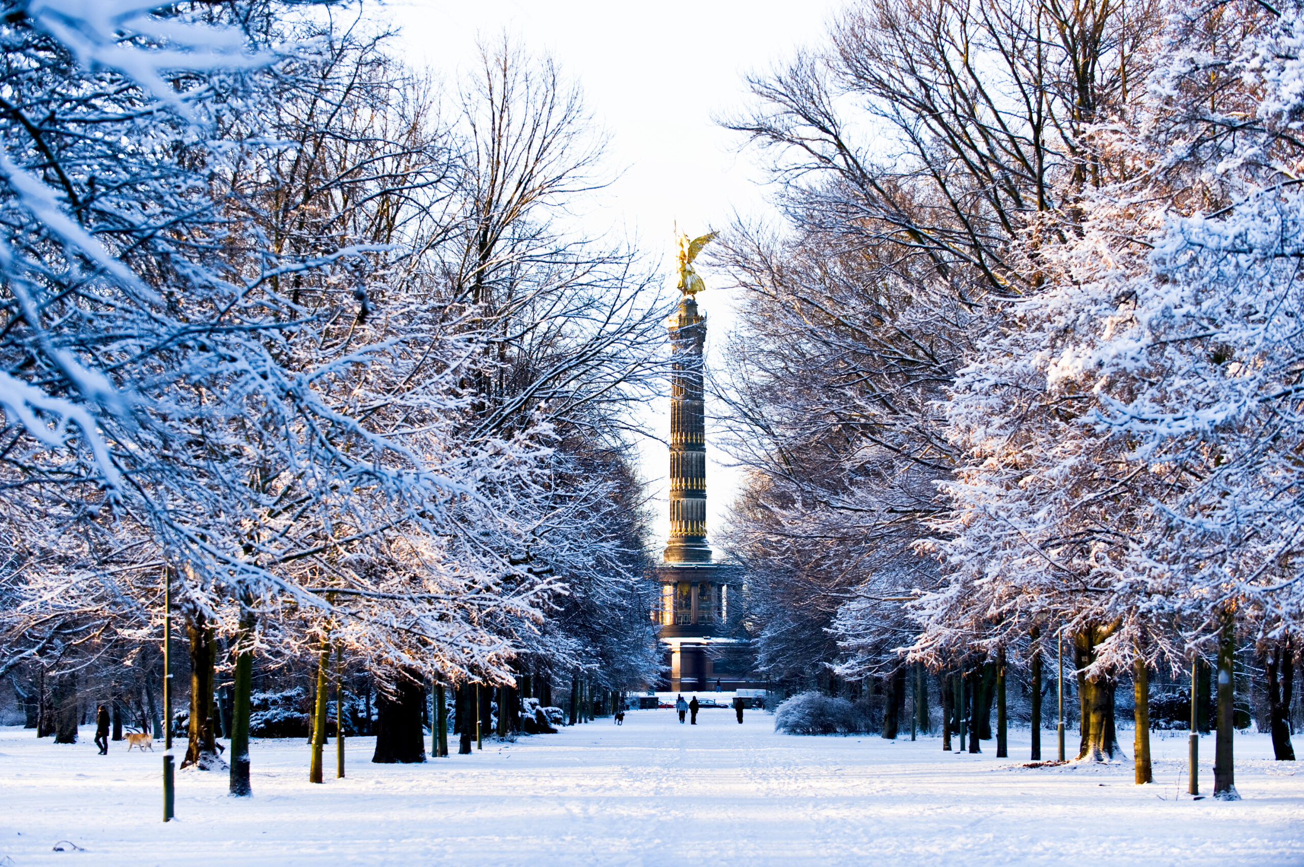 production-services-and-filming-in-berlin-park-in-winter